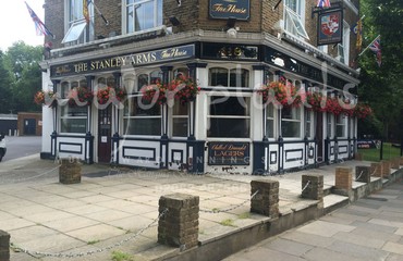 Window Boxes for Pubs_image_043